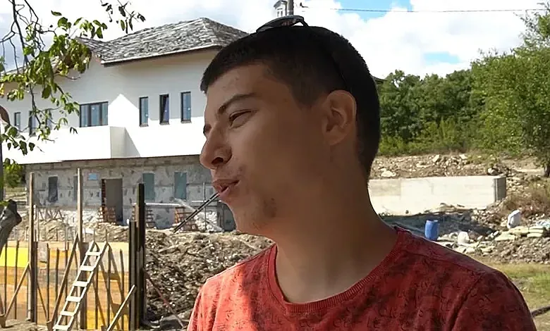 Уникална история! Младеж се отказа от апартамент, построи музей