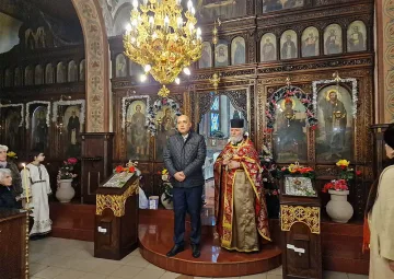 Кметът на Кърджали с поздрав за Рождество. Подарък от Пеевски