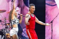 Министър взе решение за огромната излагация с Роби Уилямс