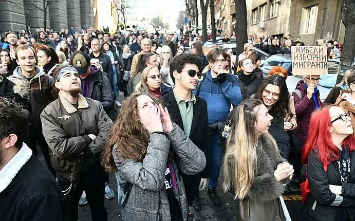 Хаос в Белград! Студенти блокираха министерство