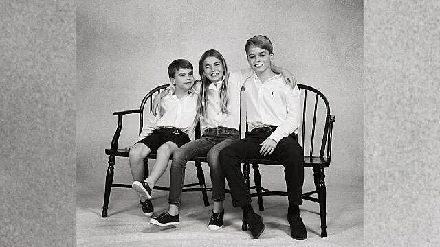 От нашето семейството до вашето. Кейт и Уилям поздравиха Бъкингам