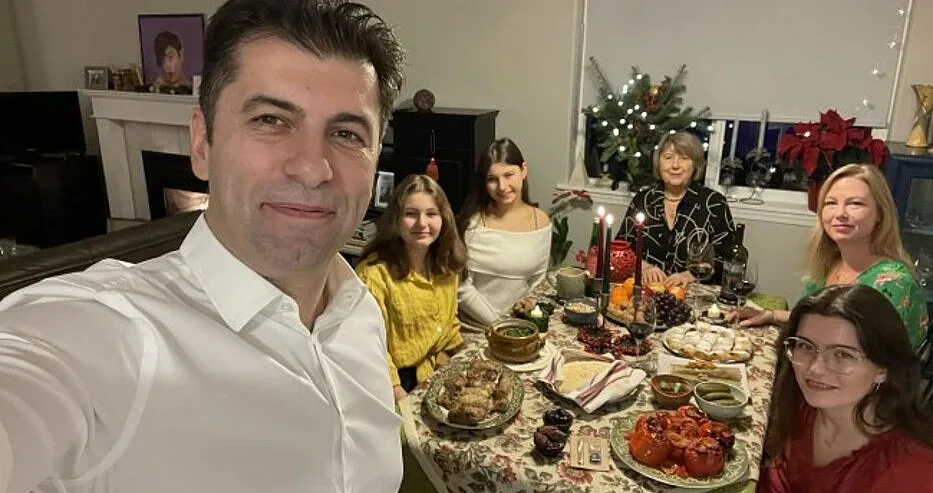 Кирил Петков напусна страната. Къде е баща му