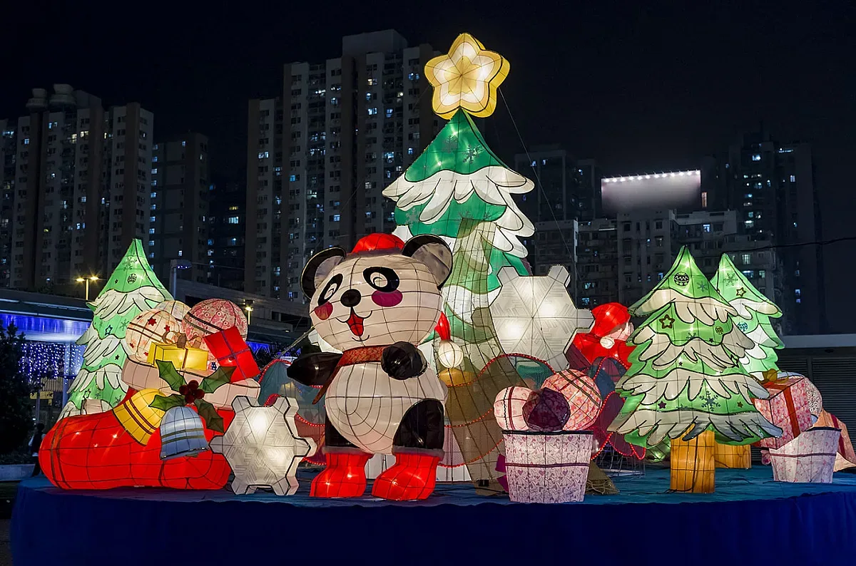 С радост, но и с опасения посрещат Коледа в Китай