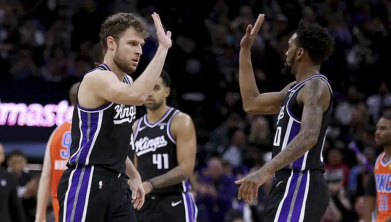 Фенове реват за Везенков, плюят треньора на Сакраменто