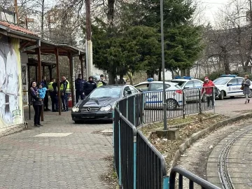Патрулка гони мерцедес! Полицаите онемяха като го хванаха