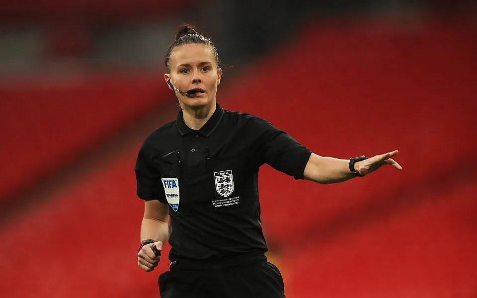 Жена за първи път ръководи мач във Висшата лига