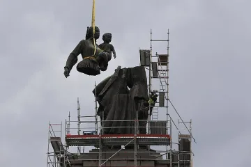Стана ясно къде отиват фигурите от Паметника на Съветската армия