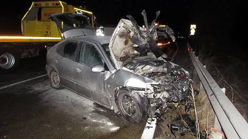 Яко меле на смъртоносния път Русе-Бяла! Кола е на кайма