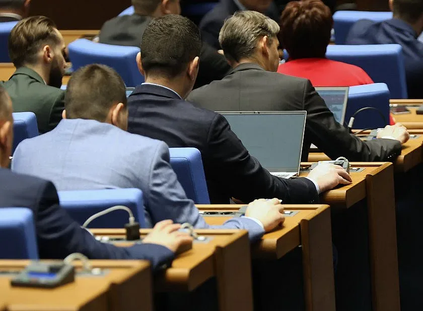 1,1 млрд. евро от ЕС скараха жестоко депутатите