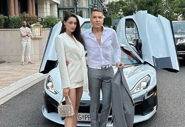 Наш милионер и гадже на Валерия подкара една от най-скъпите коли