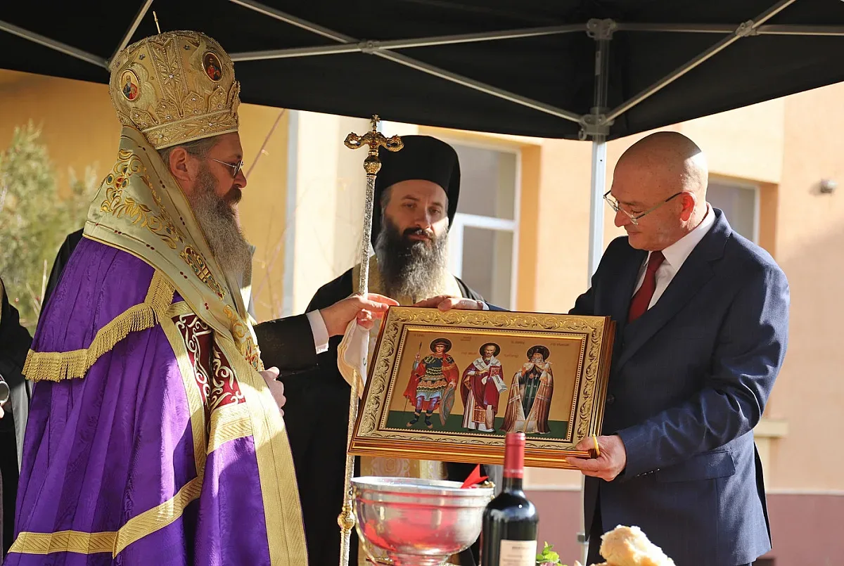 Строят православен храм в двора на Военна болница