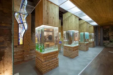 Легендарен завод стана музей на стъклото