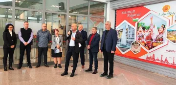 Нова авиолиния! Първите туристи кацнаха в Пловдив