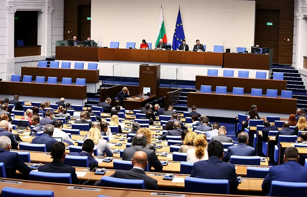 Парламентът гледа бюджета на второ четене
