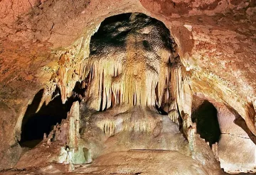 Пещерата, която пази тайнствени лабиринти от праисторията