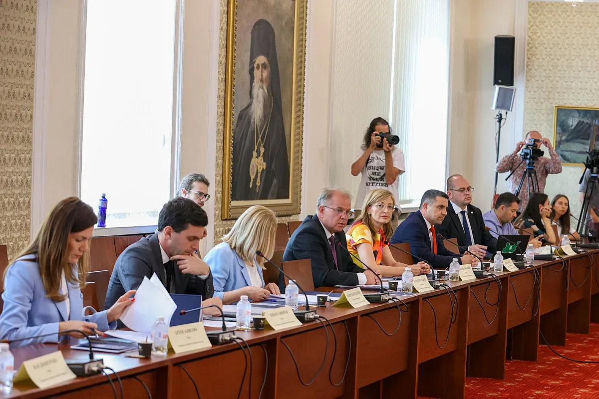 Извънредно събиране в парламента. Ключово решение