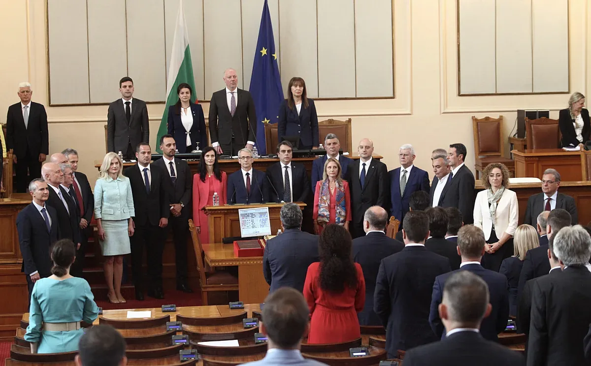 "Медиана": Пренареждане на върха, кабинетът с критично ниско доверие