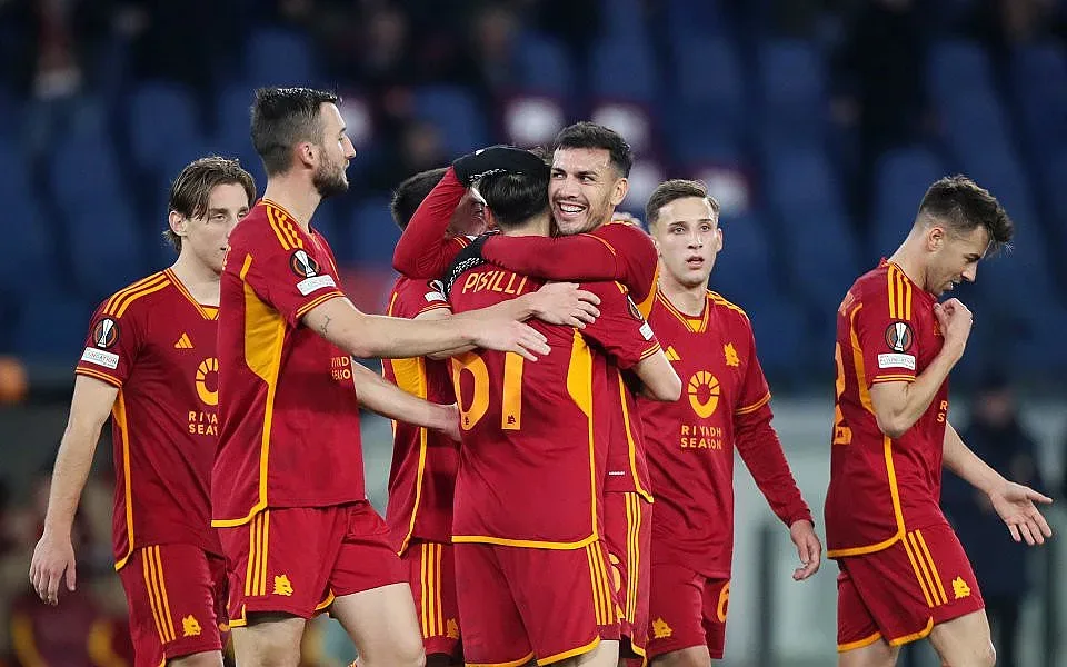 Младок изригна и прати Рома на осминафиналите