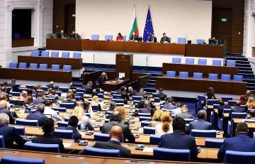Пеевски, Петков и Борисов поискаха извънредни заседания на парламента