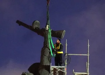 Съдът се набърка в битката за Паметника, какво разпореди