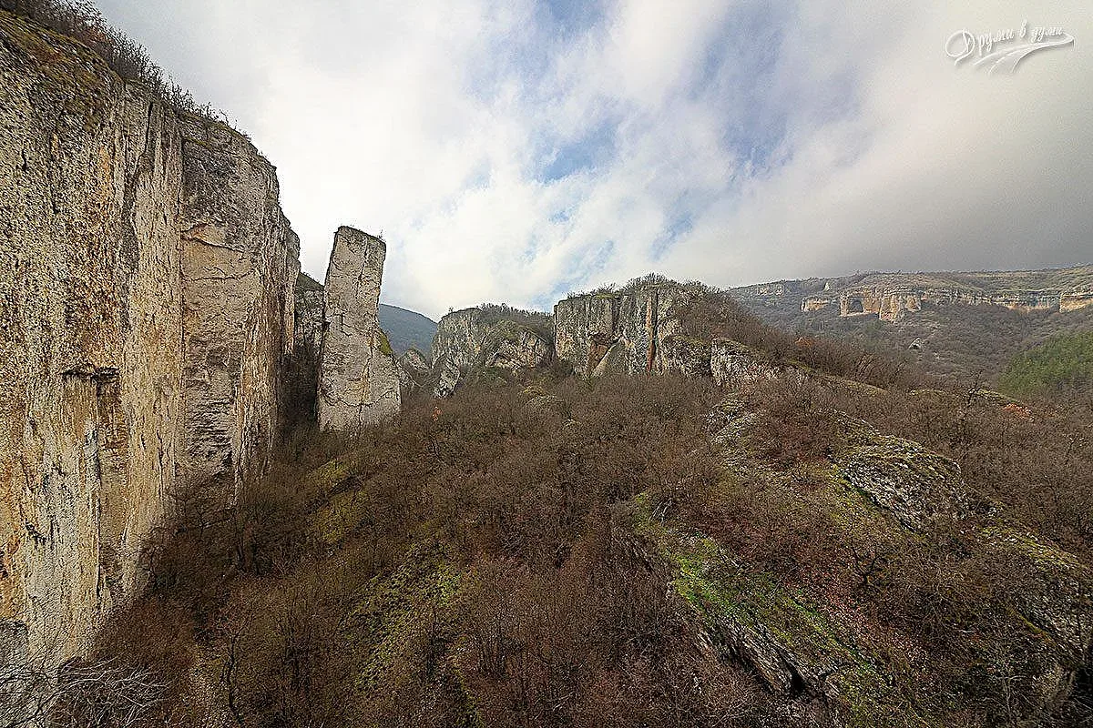 Уникален феномен! Стени се отцепват от ждрело и до днес