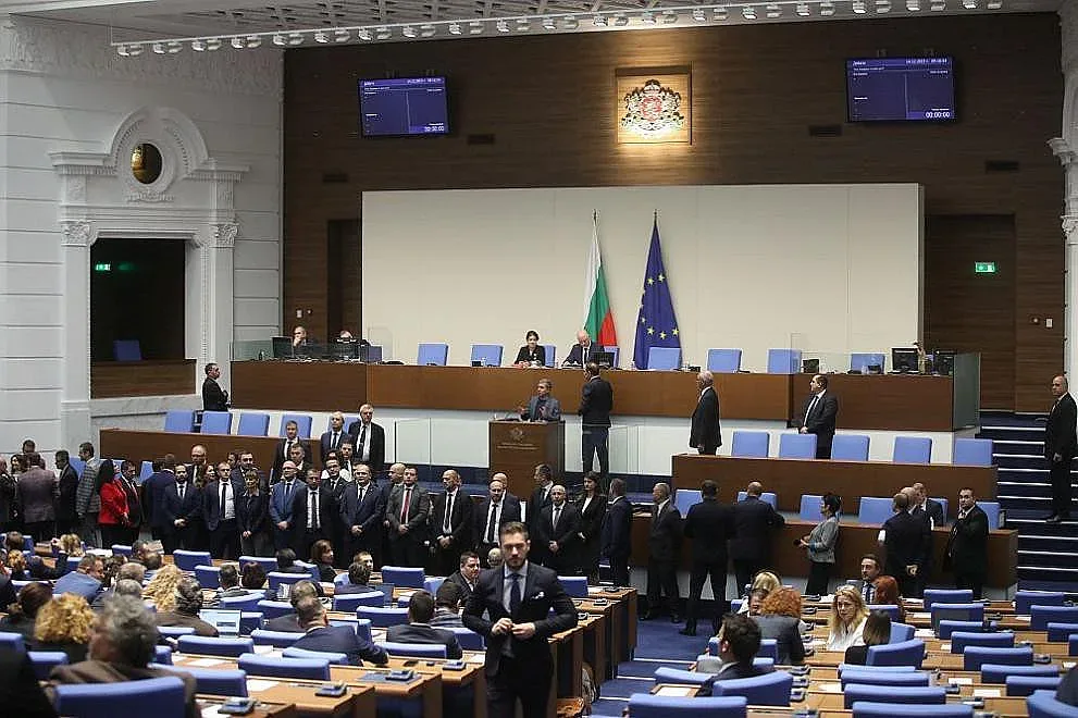 Екшън в парламента. Случи се нещо невиждано