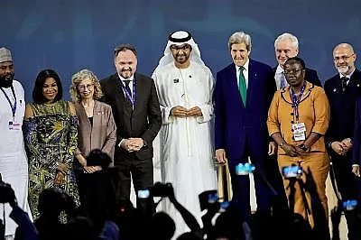 Краят на ерата на петрола. Историческата среща в Дубай. Какво следва