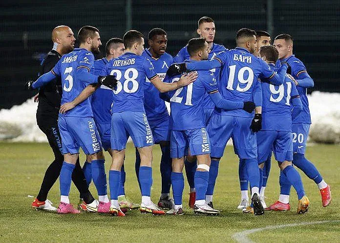 Истинска сензация! Младок на 25 г. купува "Левски"