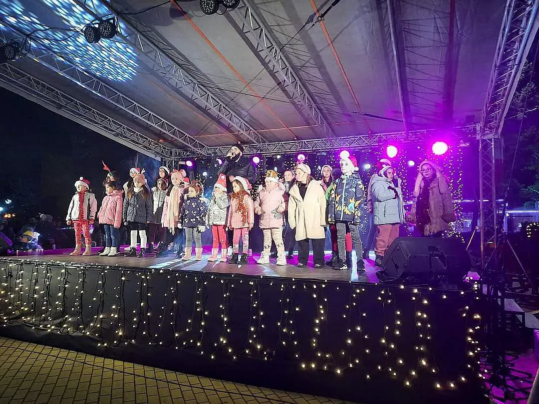 Стилистът Станимир Нанчев - Стенли с подарък към казанлъчани