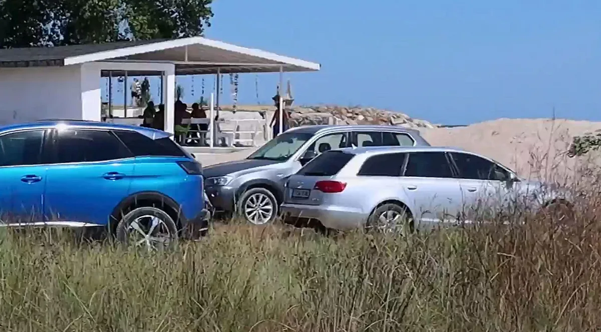 Обичан наш черноморски плаж е под атака от нахални туристи