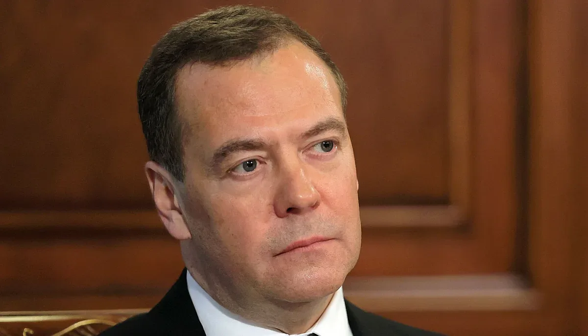 Медведев пак дразни Запада. Хвърли ново предупреждение