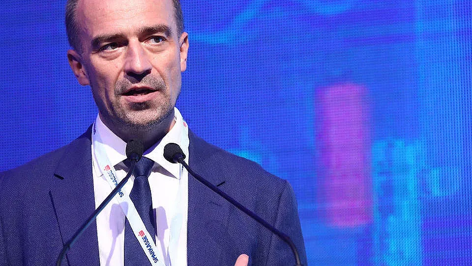 Световен икономист става автор на "Стандарт"