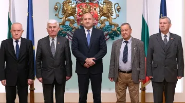 Радев се обърна към политиците заради Армията