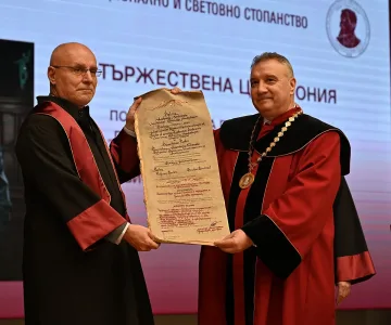 Овации в УНСС за управителя на БНБ. Голямо признание
