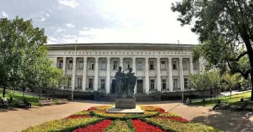 Вадят безценни документи от Националната библиотека