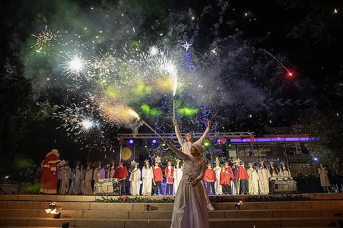 Запалиха коледните светлини в Стара Загора