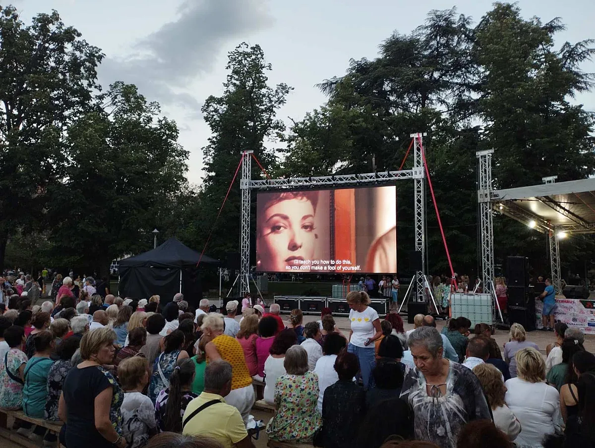 „Казанлъшко лято“ завърши с концерт и кино под звездите
