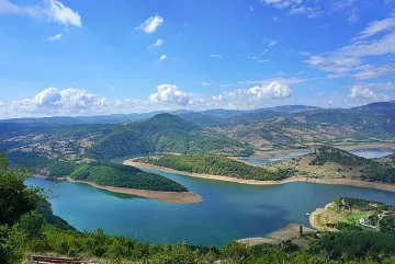 Райски изглед към меандрите на яз. Кърджали и р. Арда