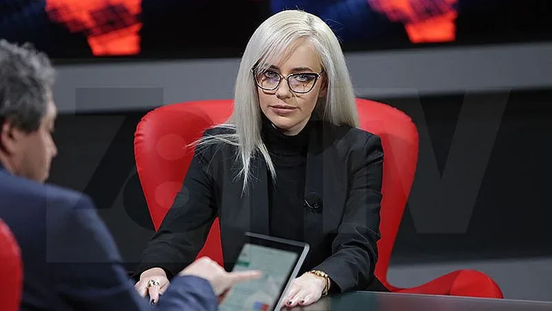 Психоложка каза истината! Тя ли е новото гадже на Слави?