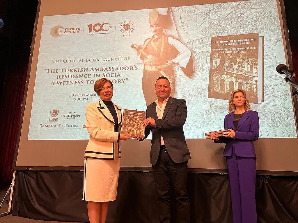 Айлин Секизкьок с голяма инициатива. Представи книга за Ататюрк