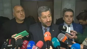 Ключова среща в парламента. Две оставки и решения за най-важните постове