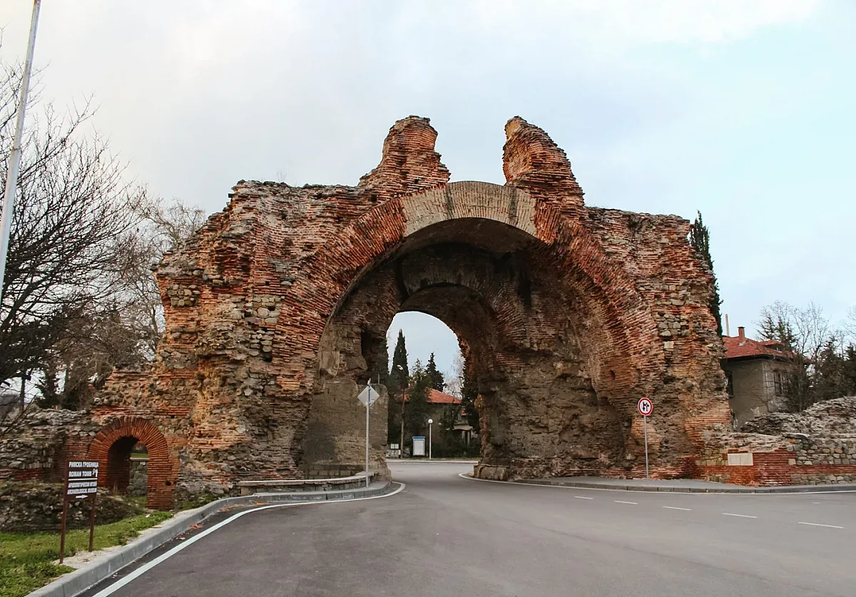 Камилите на Хисаря и светилището на траките