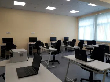 Заради бомби! Евакуират 300 училища