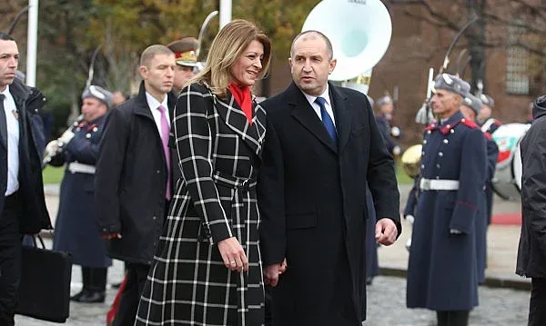 Равнис по първата дама. Деси Радева зададе модна тенденция (СНИМКИ)