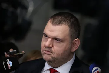 Пеевски сезира Сарафов и ДАНС за руски олигарх, газещ у нас санкциите срещу Русия