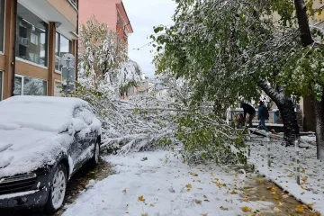 Блокирани улици и проблеми с градския транспорт в София