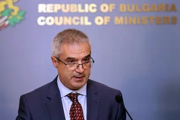 Енергийният министър с тежки новини за хората останали без ток