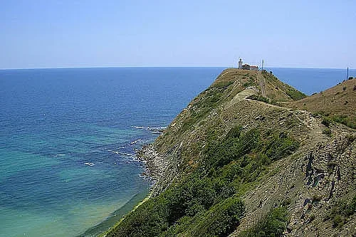 Мястото, на което се срещат морето и планината