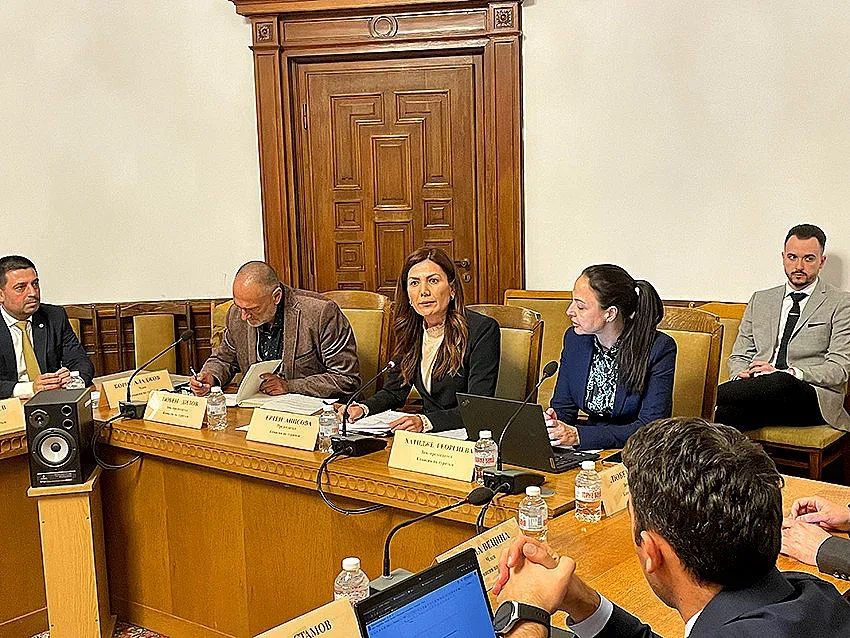 Зимните курорти пълни,пускат машините за сняг