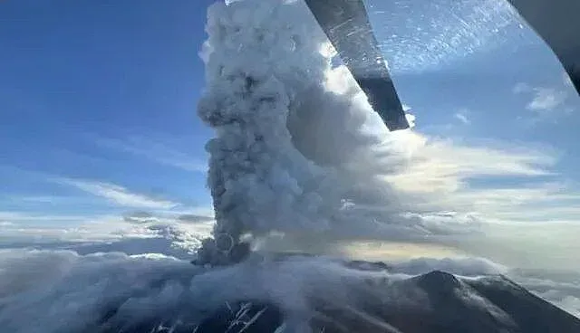 И вулкан изригна след адския трус. Нов кошмар в Камчатка